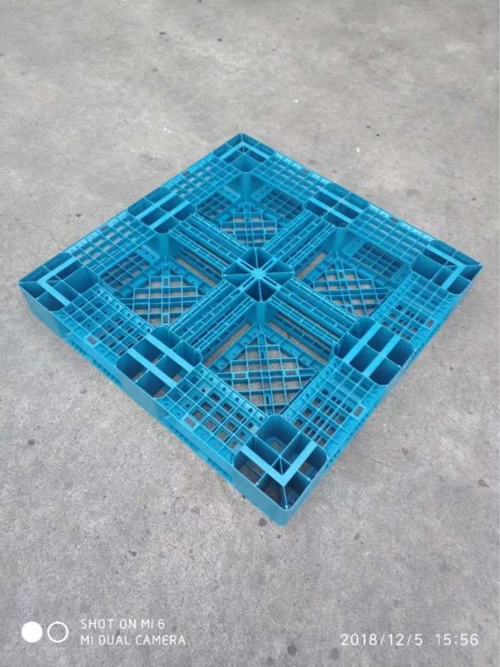 Gjenbrukbar plastpall