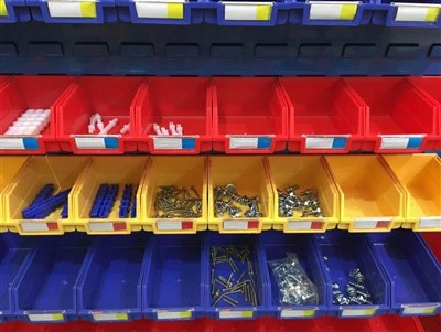 Veggmonterte oppbevaringskasser